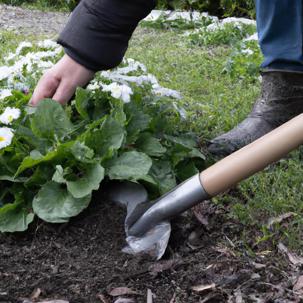 Say goodbye to stubborn weeds with the Homi Garden Tool's exceptional weed removal capabilities.